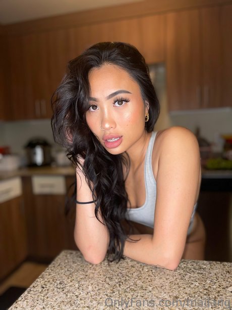 Maichiii model pornographische foto