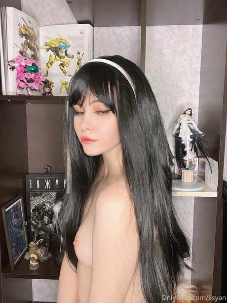 Lisyan Fox porno top foto