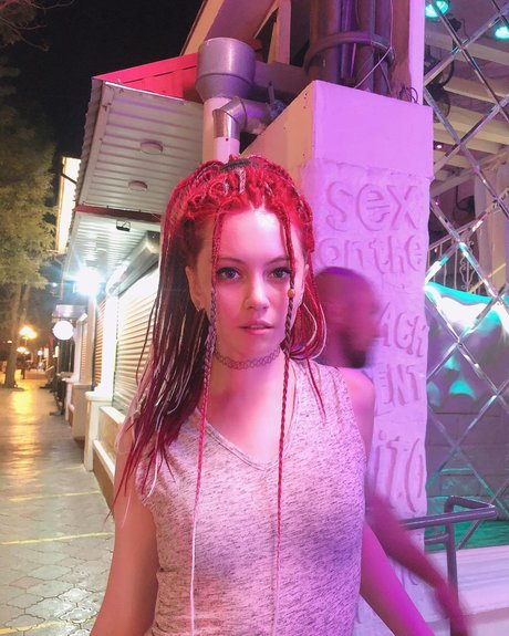 Lisyan Fox heiße porno galerien