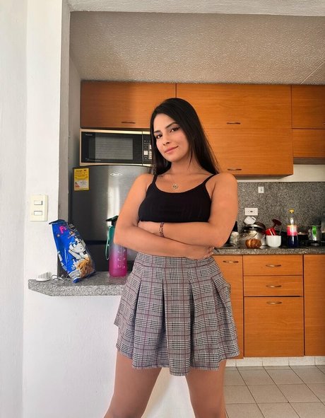 Annie Guzman top erotische foto