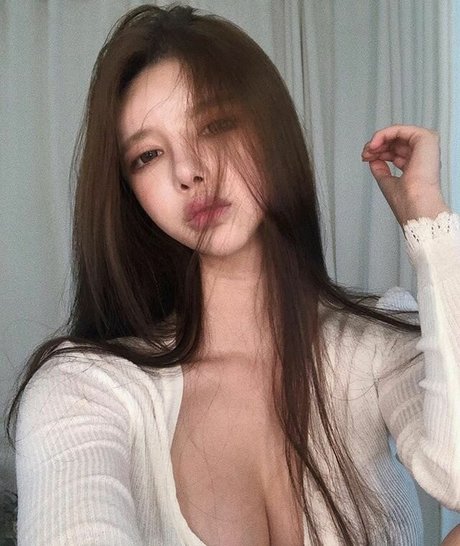 Baek Si Young porno kunst galerie