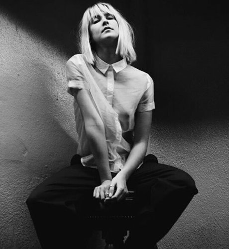 Lola Abbey exklusive heiße galerie