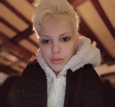 Blonditwink pornostar hübsche bild