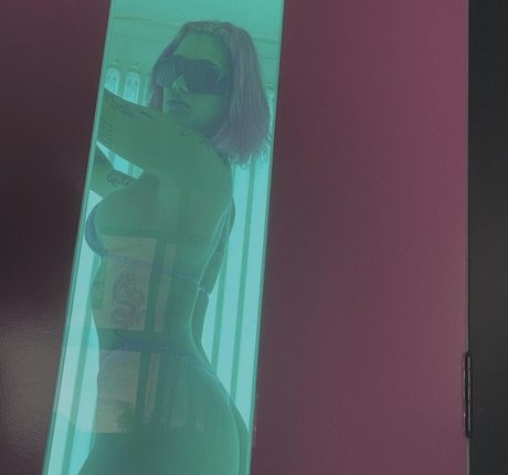 Azzy MC heiße pornographische galerien