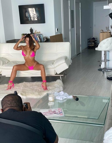 Lotus Bombb schöne porno galerie