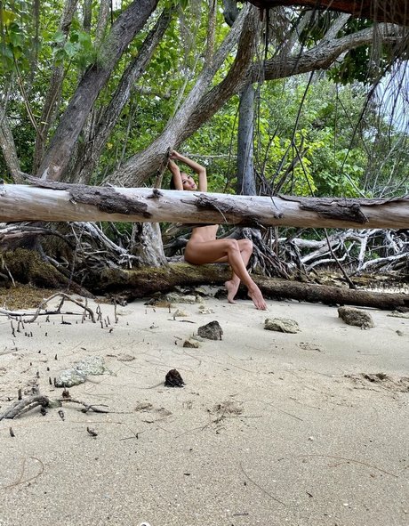 Lotus Bombb nackt heiße galerie