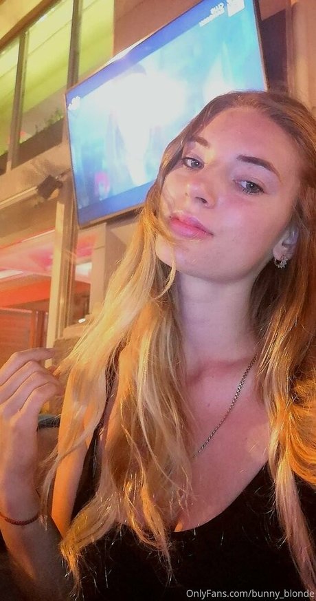 bunnyblondee pornostar xxx foto