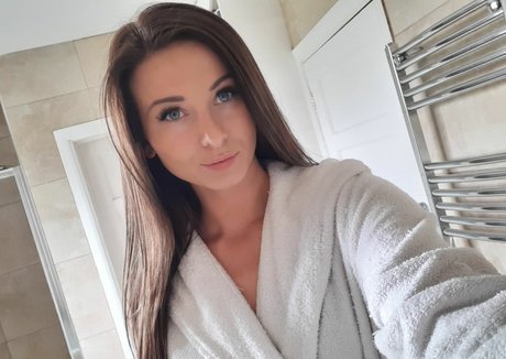 Emy Lou heiße pornografische foto