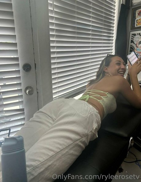 raynaroseetv model exklusive bilder