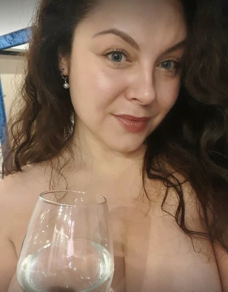 Sofia Curly erotische kunst archiv