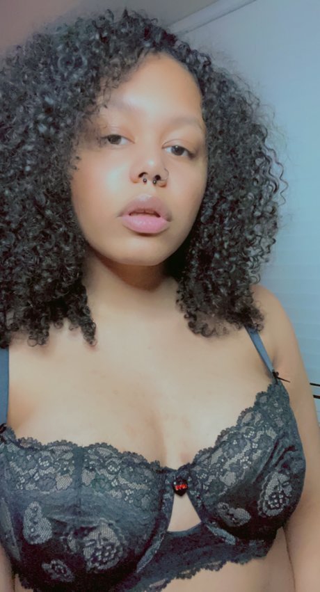 Elise the Queen akt galerie