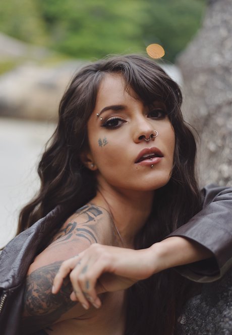 THAIZ SUICIDE hd nette galerie