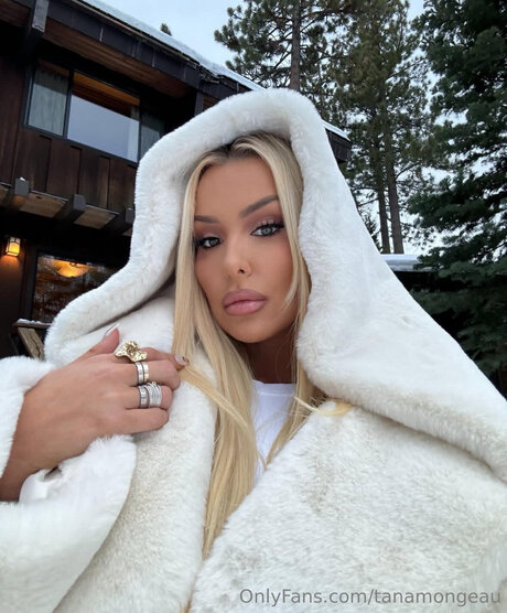 _tana mongeau hübsche erwachsene galerien