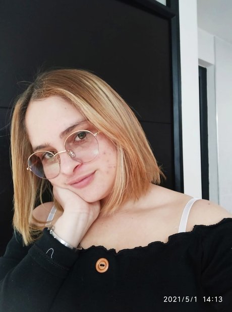 Stefani Loreto nackt pornostar bilder