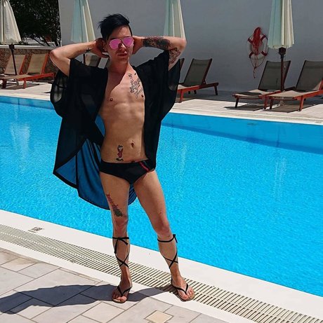 Mikael Saint model schöne archiv