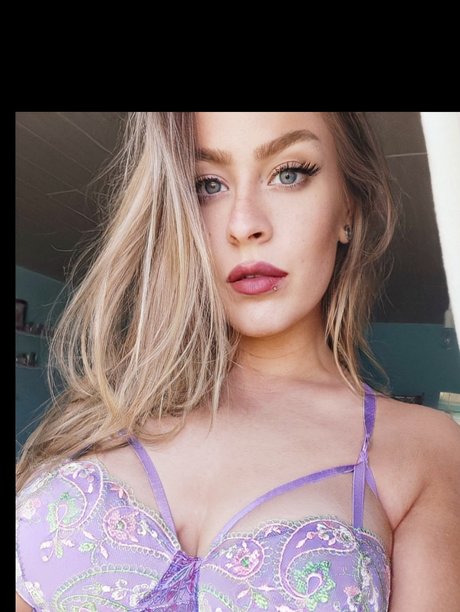 Miss Cece sexy hd fotos