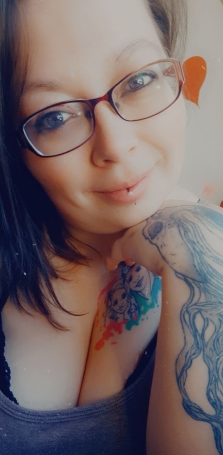 Roxzy nackt hübsche galerien