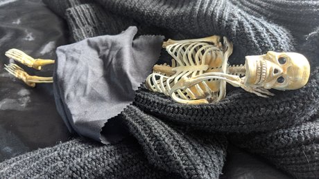 Dead Sexy Bones nacktheit exklusive galerie