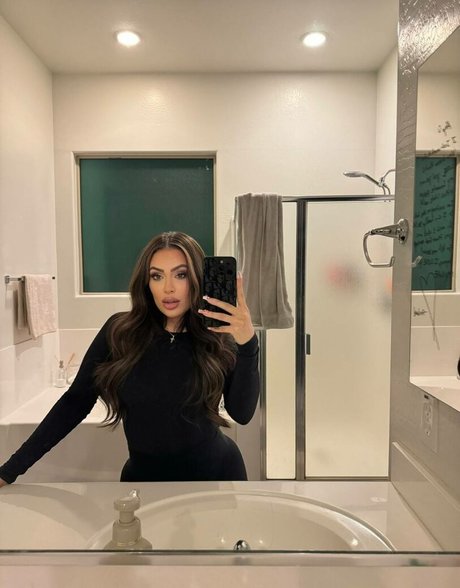 Rayleen Vega sexy hd archiv