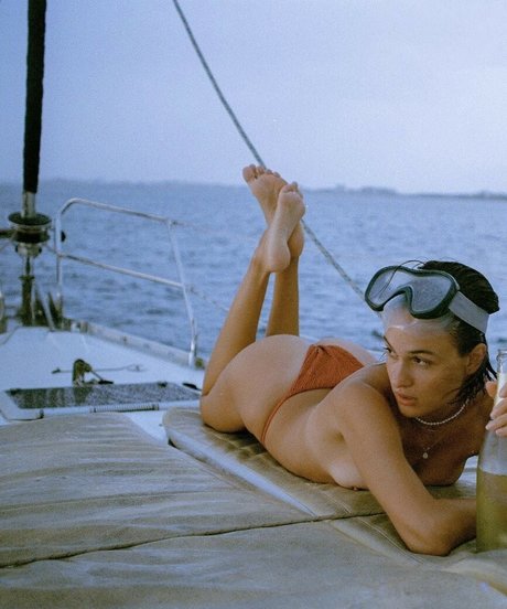 Rachel Samstag sexy hd bild