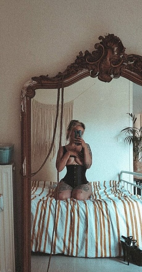 sainte marnie top xxx archiv