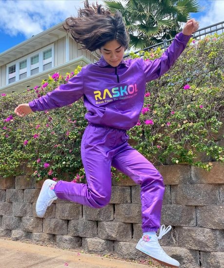 brünette teen onlyfans erotische nacktheit archiv