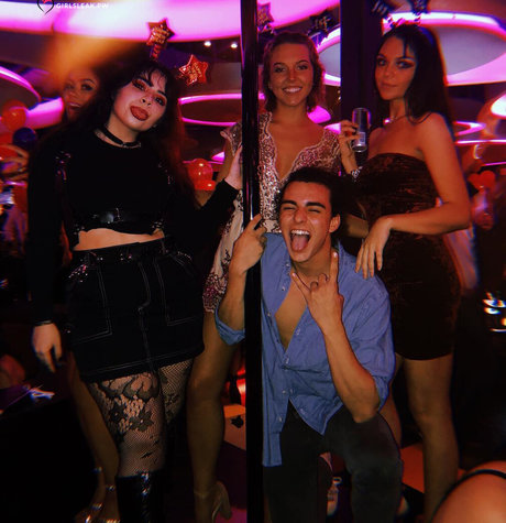 mikro-tanga onlyfans heiße hübsche bilder