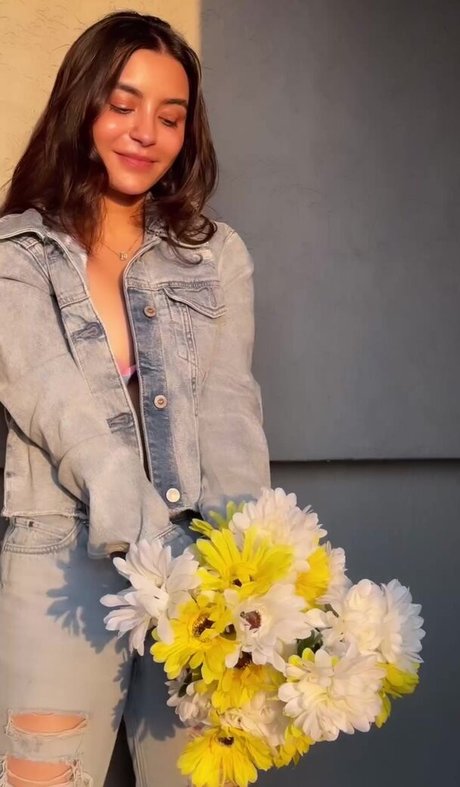 Nikkesha Rangwala nackt erotische bild