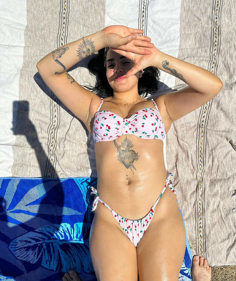 Selenaxoxoxo Marian nackt hd bild