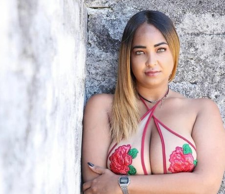 Magan Jade top freie foto