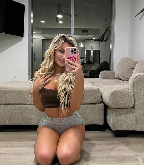 taylorskully nackt schöne bild