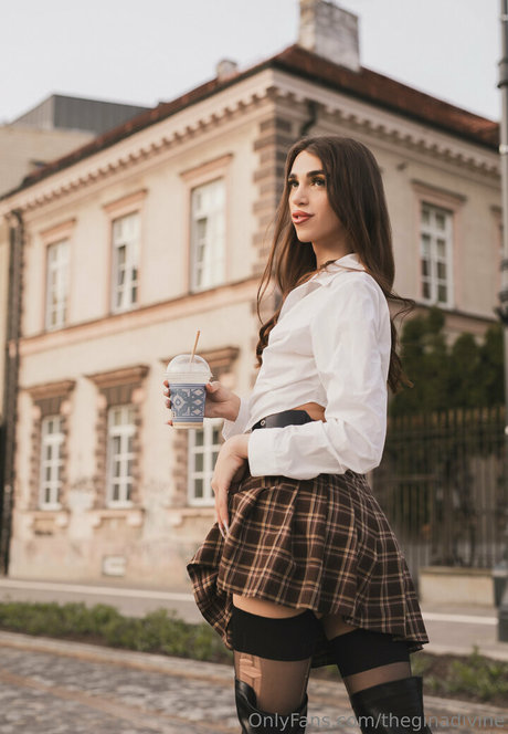 theginadivine schauspielerin beste bild