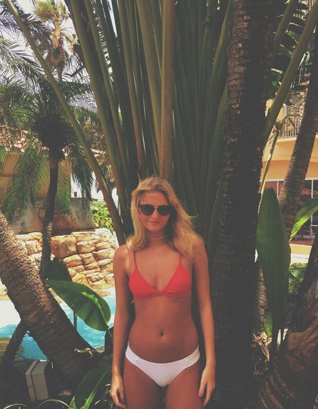 Ellie Gall model erwachsene bilder