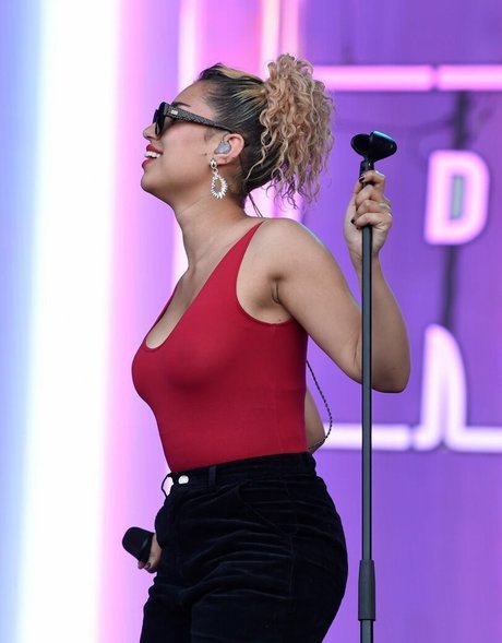 Raye hübsche perfekte bild