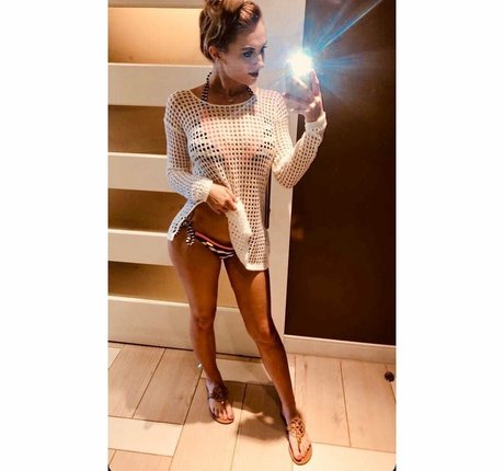 Emilee Atchley top fotos