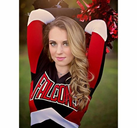 Emilee Atchley top freie bilder