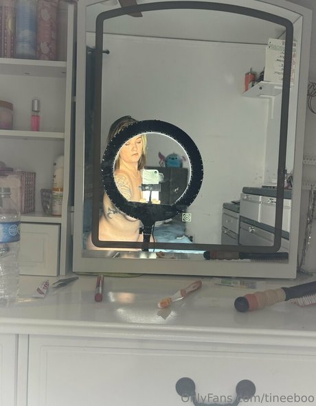 tineeboo model kunst archiv