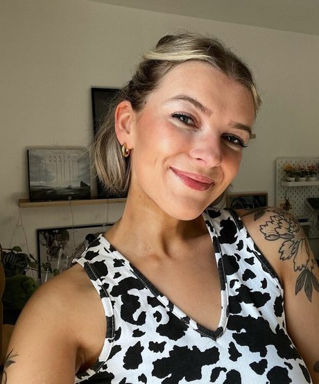 Emmalition nackt pornographische galerien