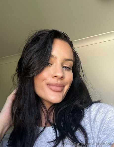 Ines Basic hd pornographische foto
