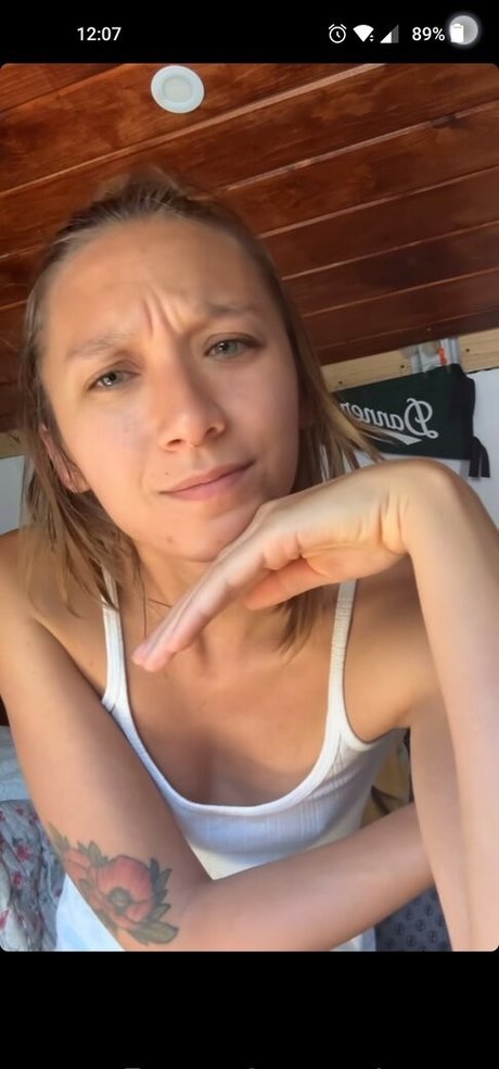 Nikita Crump nackt akt foto