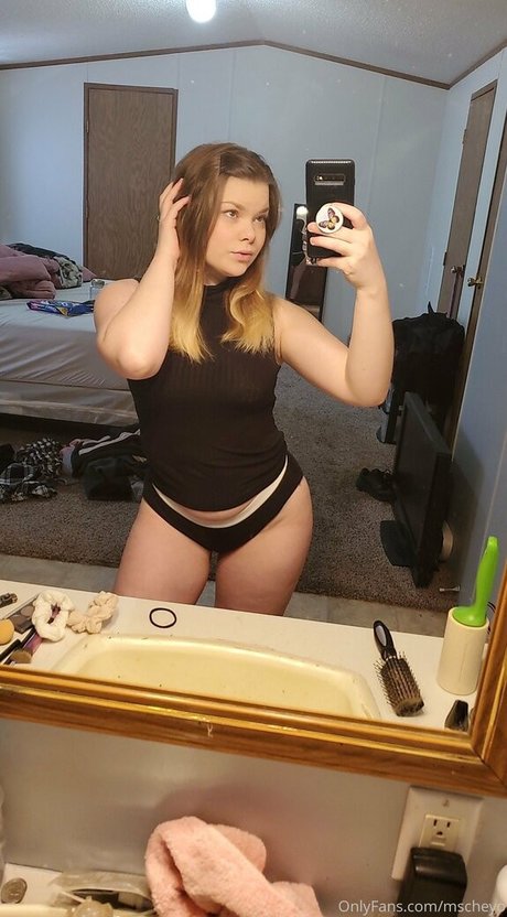 mscheyo sexy pornostar galerie