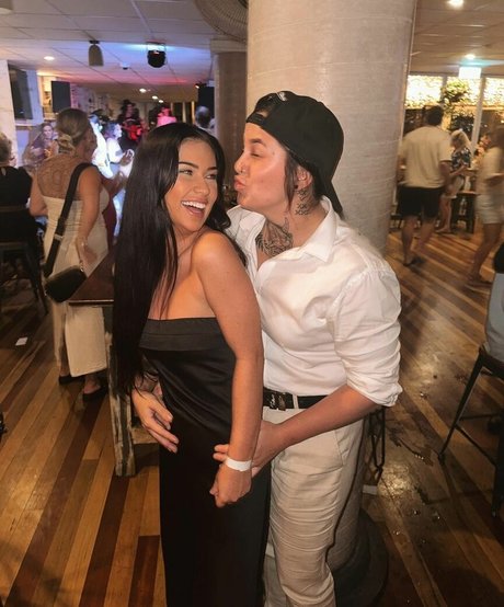 Bella Murphy erotische sexy bild