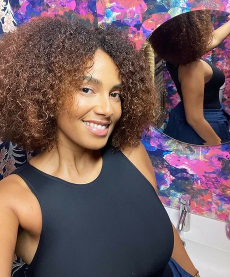 Shadia Ampadu pornostar erotische fotos