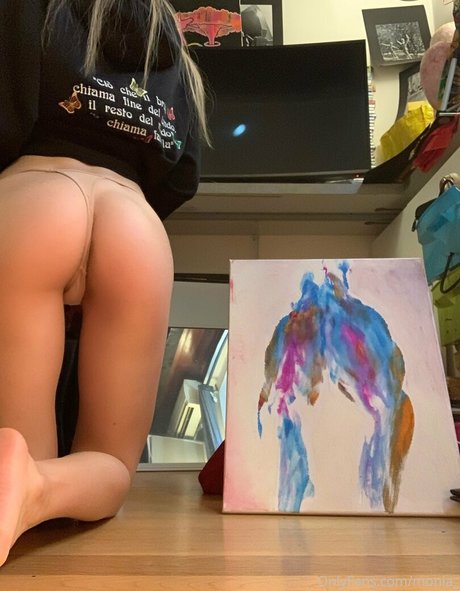 monicascaroni nacktheit bild