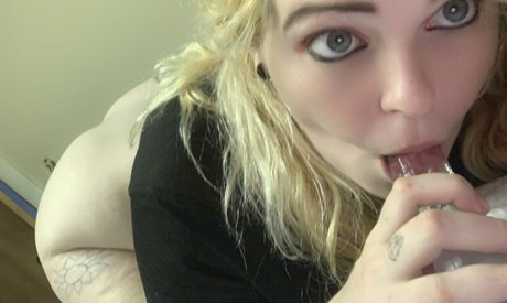 Dezirae Rivera erotische pornographische bild