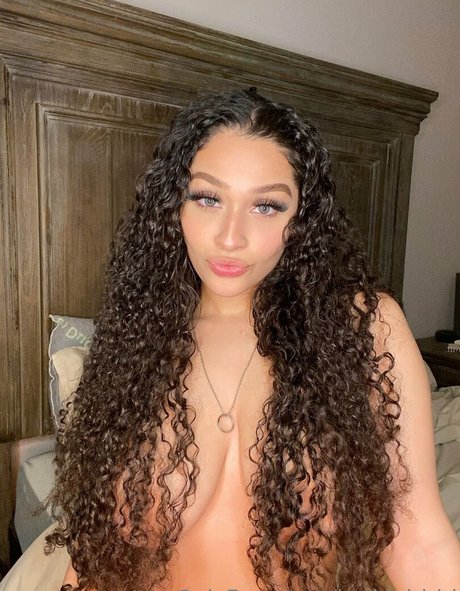 baddgirlriri nacktheit hübsche bilder