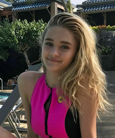 Lizzy Greene erwachsene nackte bild