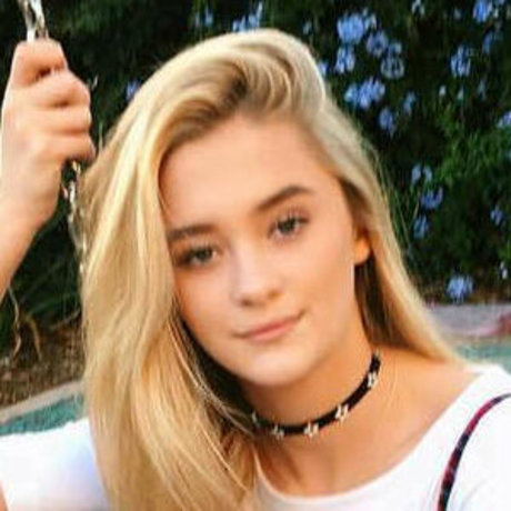 Lizzy Greene erotische hd foto