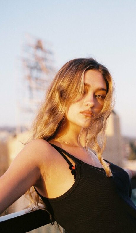 Lizzy Greene heiße pornografische bild