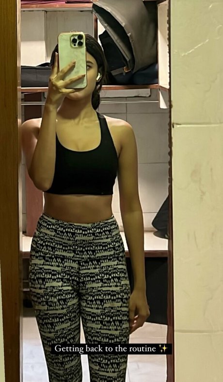 Aayushi Verma schauspielerin pornografische bild